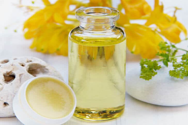 Mezclas o combinaciones de aceites esenciales para controlar las causas que favorecen el aumento de peso: Aromaterapia
