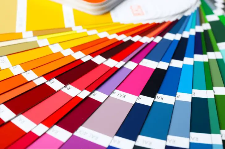 Esquemas de colores en una paleta de colores simple.