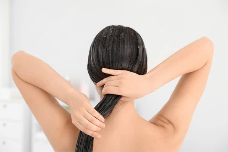 Cómo Acondicionar el Cabello después de cada Champú.