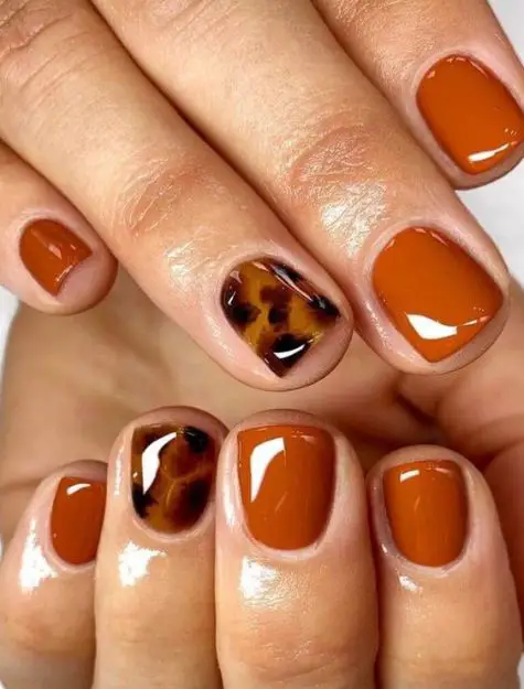 Uñas de Otoño Elegantes en Naranja