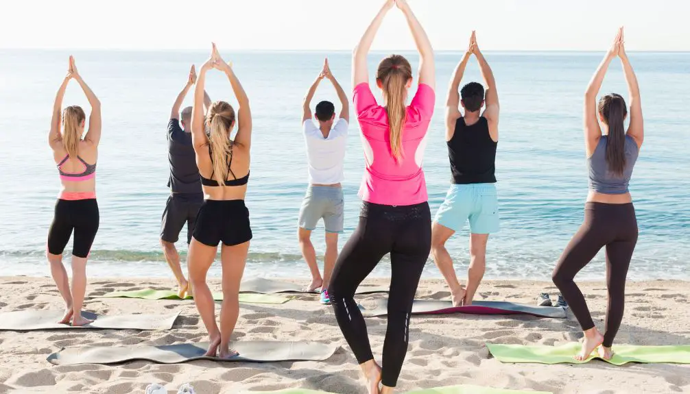 yoga en el océano mejora la atención plena